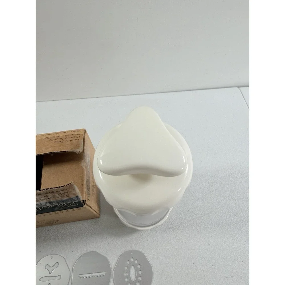 Pampered Chef Cookie Press 1526 W/ 10 Seasonal Shaped Discs New Open Box‎
